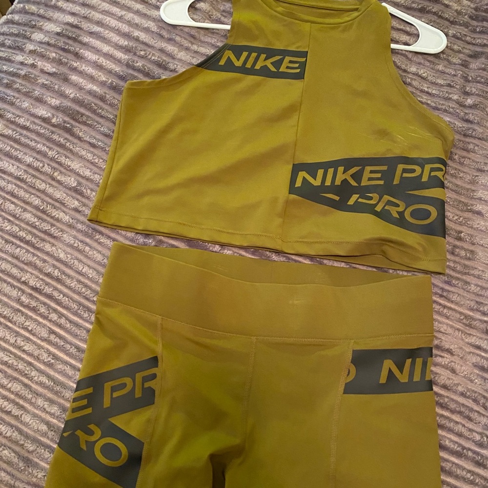Nike Top and Bottom Bundle